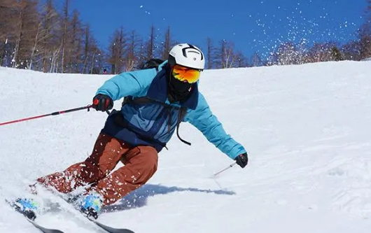 滑雪服里面穿短裤还是长裤好