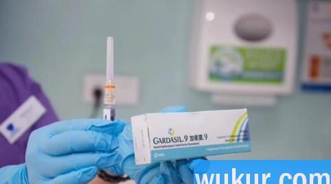先用护肤品还是祛痘药膏
