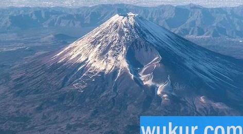 沉睡300年的富士山岩浆正在活动真的假的