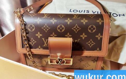 lv达芙妮中号和小号买哪个