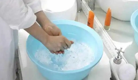 晚上洗的衣服第二天晾会臭吗