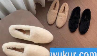 买带绒的鞋子要大一号吗