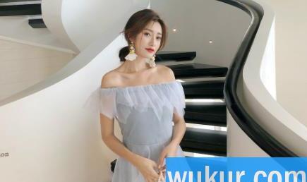 一字肩衣服怎么防止往下掉