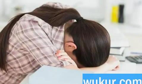 长期趴在桌子上午睡最严重的后果