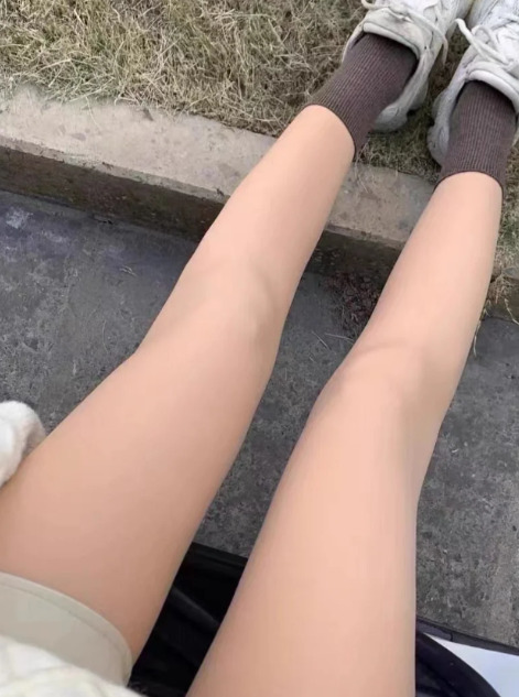 茉寻光腿神器哪个色更自然