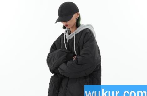 新买的棒球服扎脖子没处理