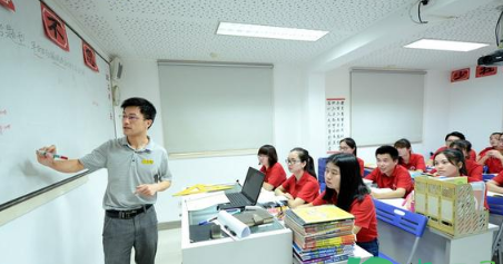 2021退休老师可以办课外辅导班吗