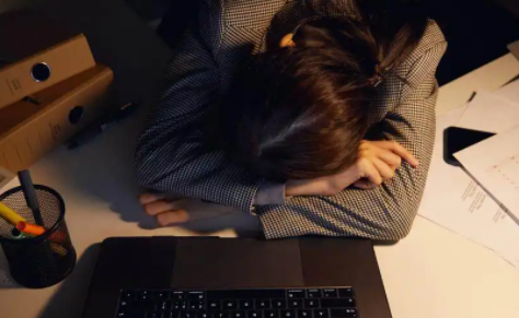 熬夜看球后睡不着该咋办